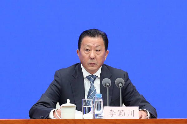 撩起老师旗袍狠狠挺进视频